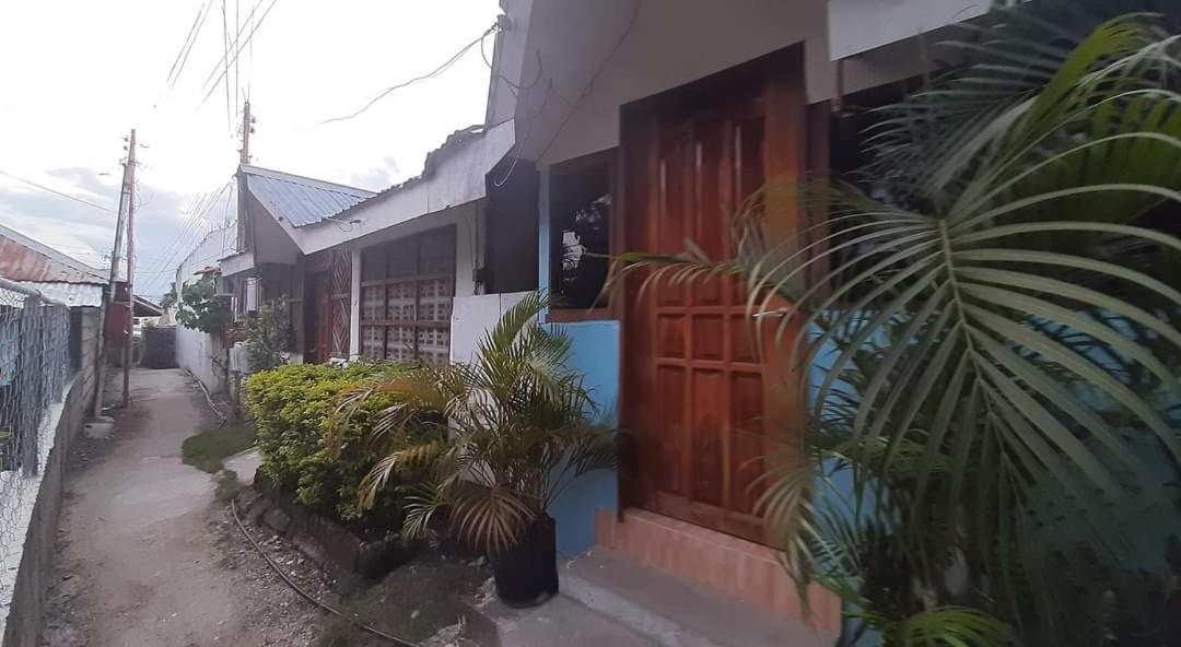 A&C Aquino Guesthouse Moalboal Exterior photo